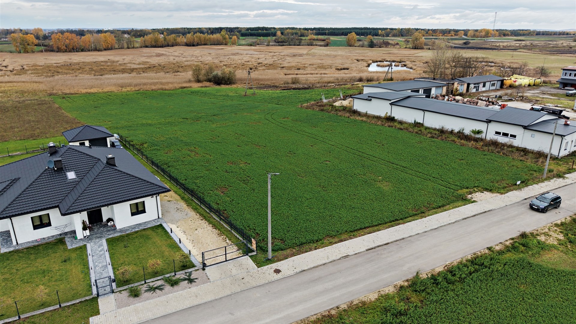 Działka na sprzedaż